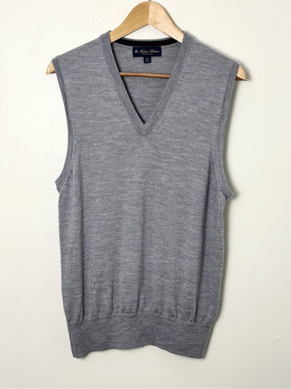 Brooks Brothers Italian Yarn 100% Merino Wool V-Neck Sweater Vest Men’s M